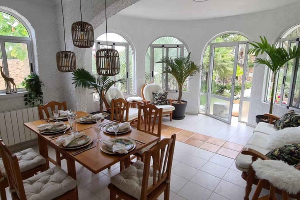Tropical Paradise Villa In Torrevieja Eksteriør billede