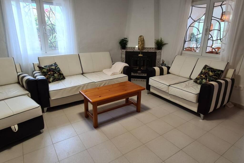 Tropical Paradise Villa In Torrevieja Eksteriør billede