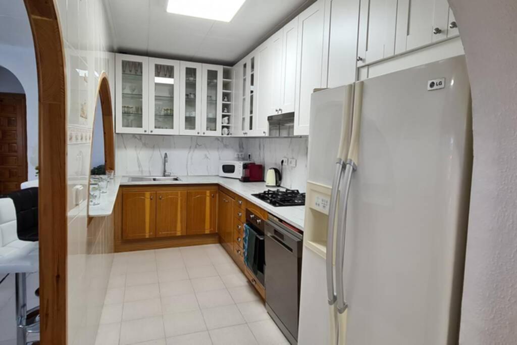 Tropical Paradise Villa In Torrevieja Eksteriør billede